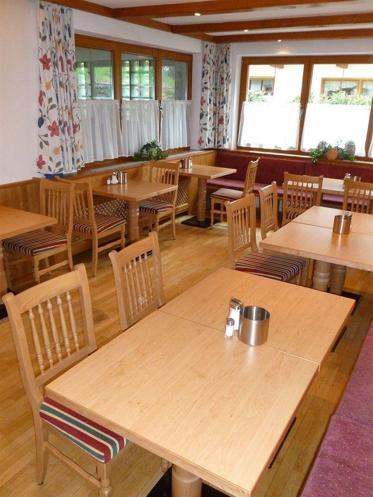 אלפבאך Das Gaestehaus Schneider Am Dorfplatz מראה חיצוני תמונה